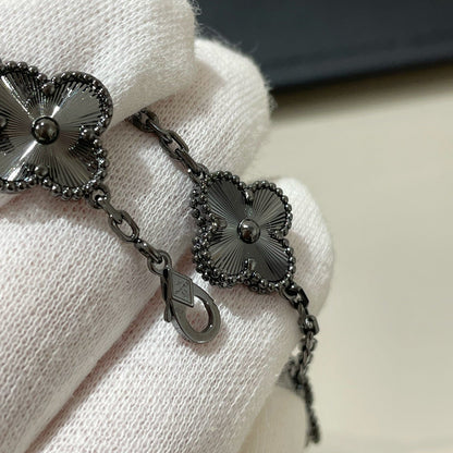 [basloveJW]CLOVER 5 MOTIF BLACK BRACELET