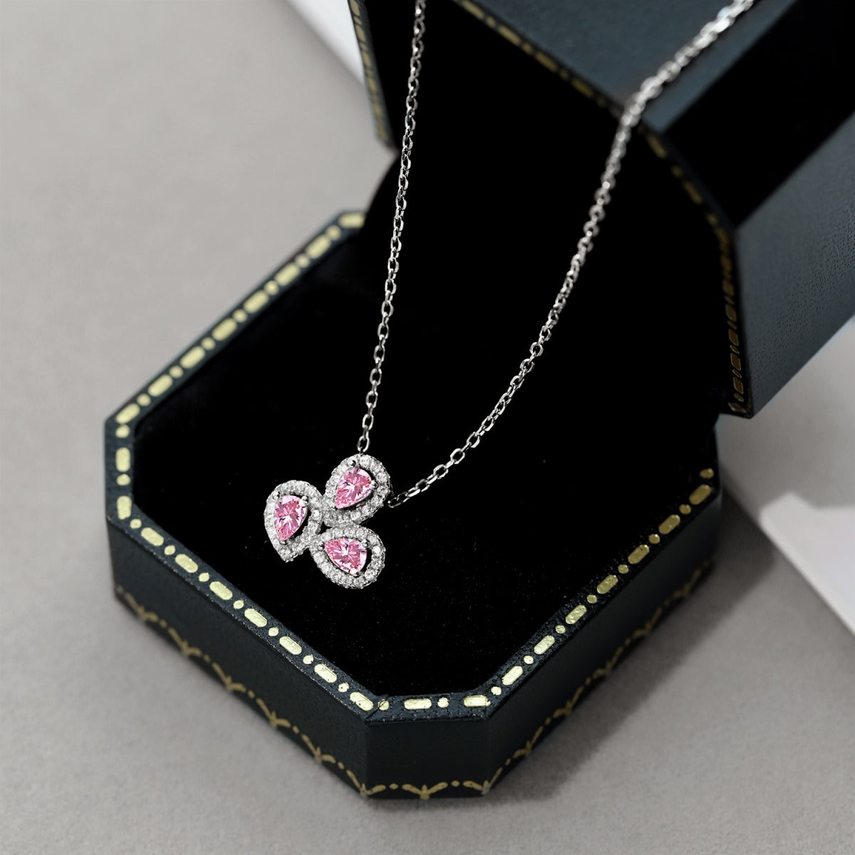 [BASLOVE]Elegant Flower Shape Pear Cut Necklace