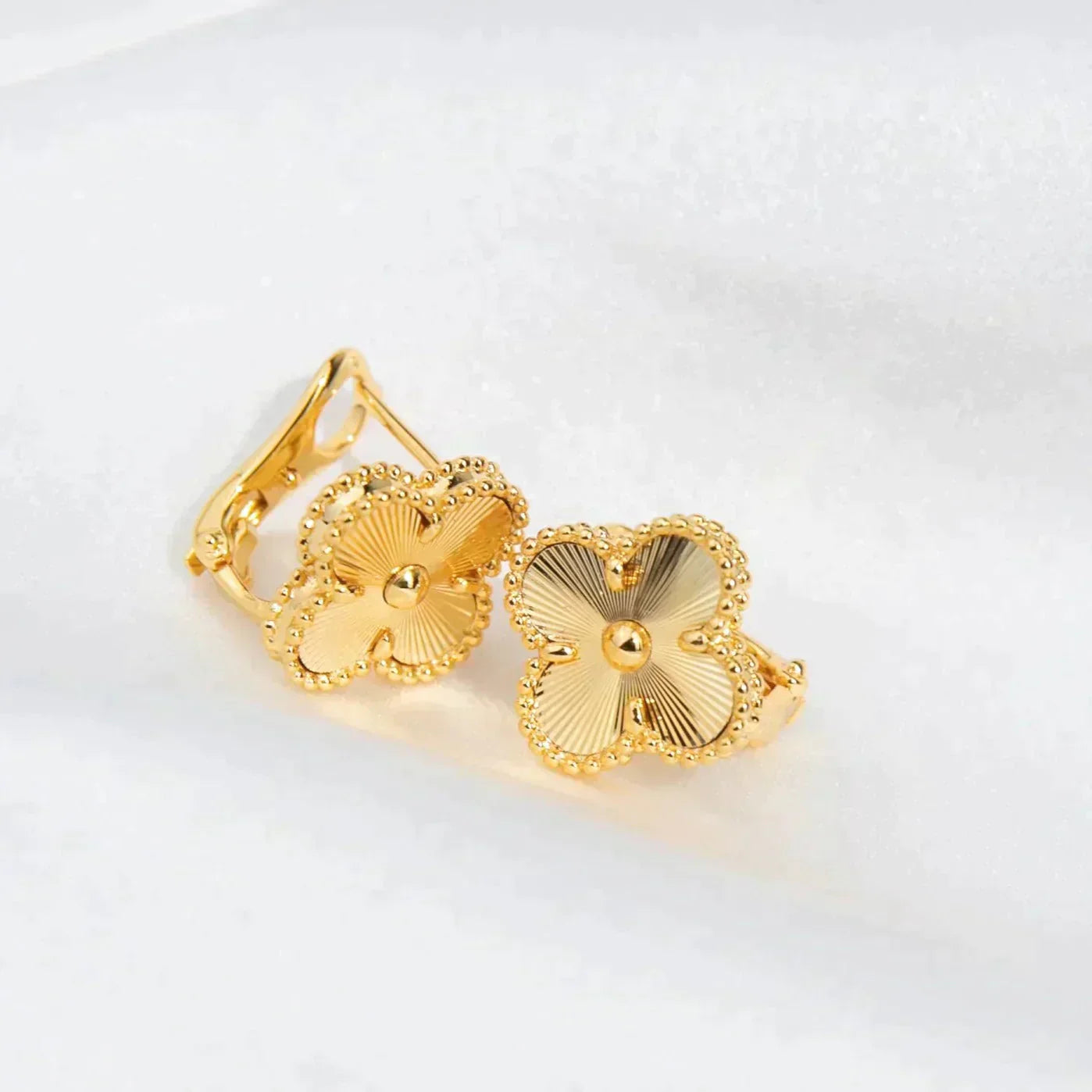 [basloveJW]CLOVER MEDIUM 1 MOTIFS LASER EARRINGS