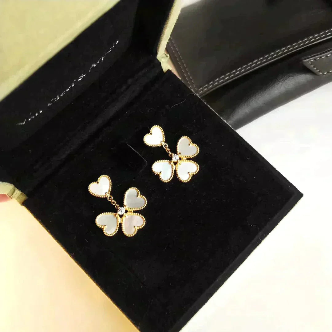 [basloveJW]CLOVER SWEET WHITE MOP EARRINGS