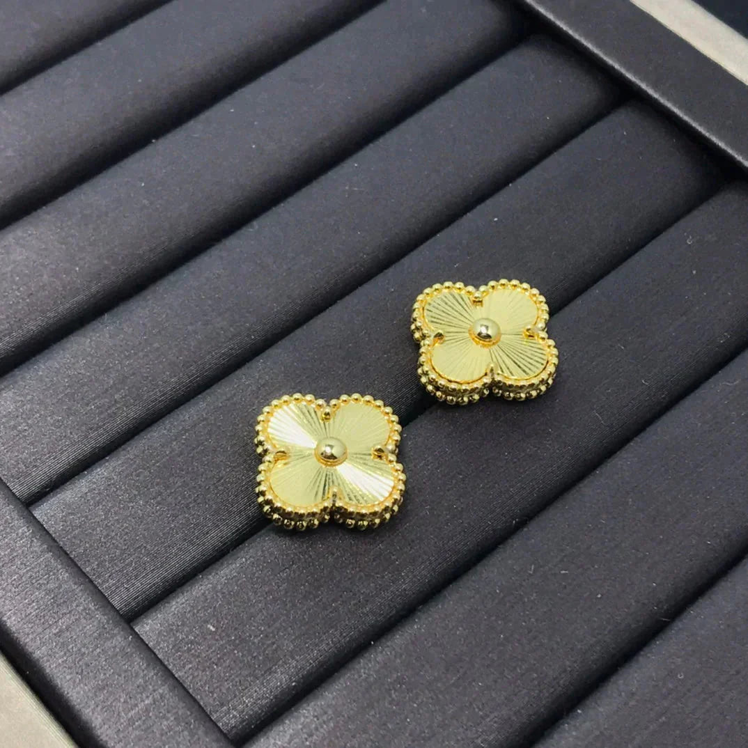 [basloveJW]CLOVER MINI 9.5MM LASER EARRINGS