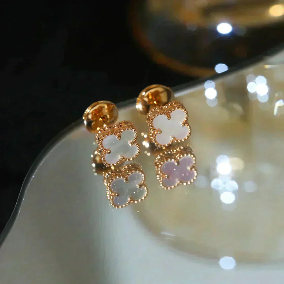 [basloveJW]CLOVER MINI 9.5MM WHITE MOP EARRINGS