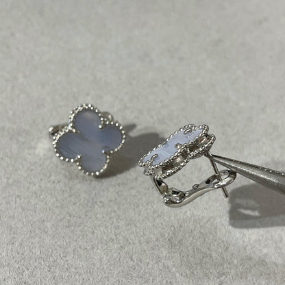 [basloveJW]CLOVER CHALCEDONY SILVER STUD EARRINGS