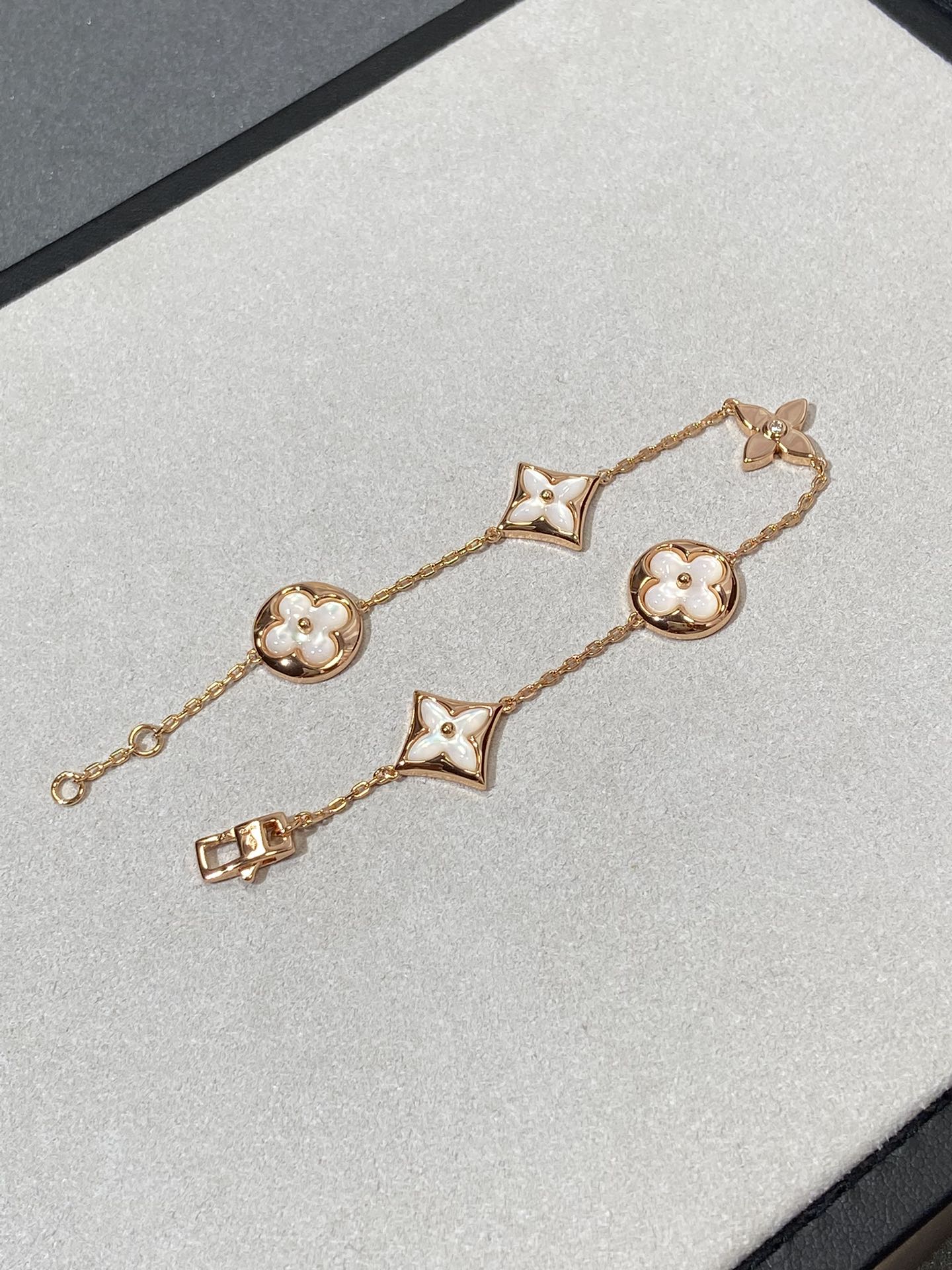 [Basjewels]STAR AND SUN 5 MOTIF MOP PINK GOLD BRACELET