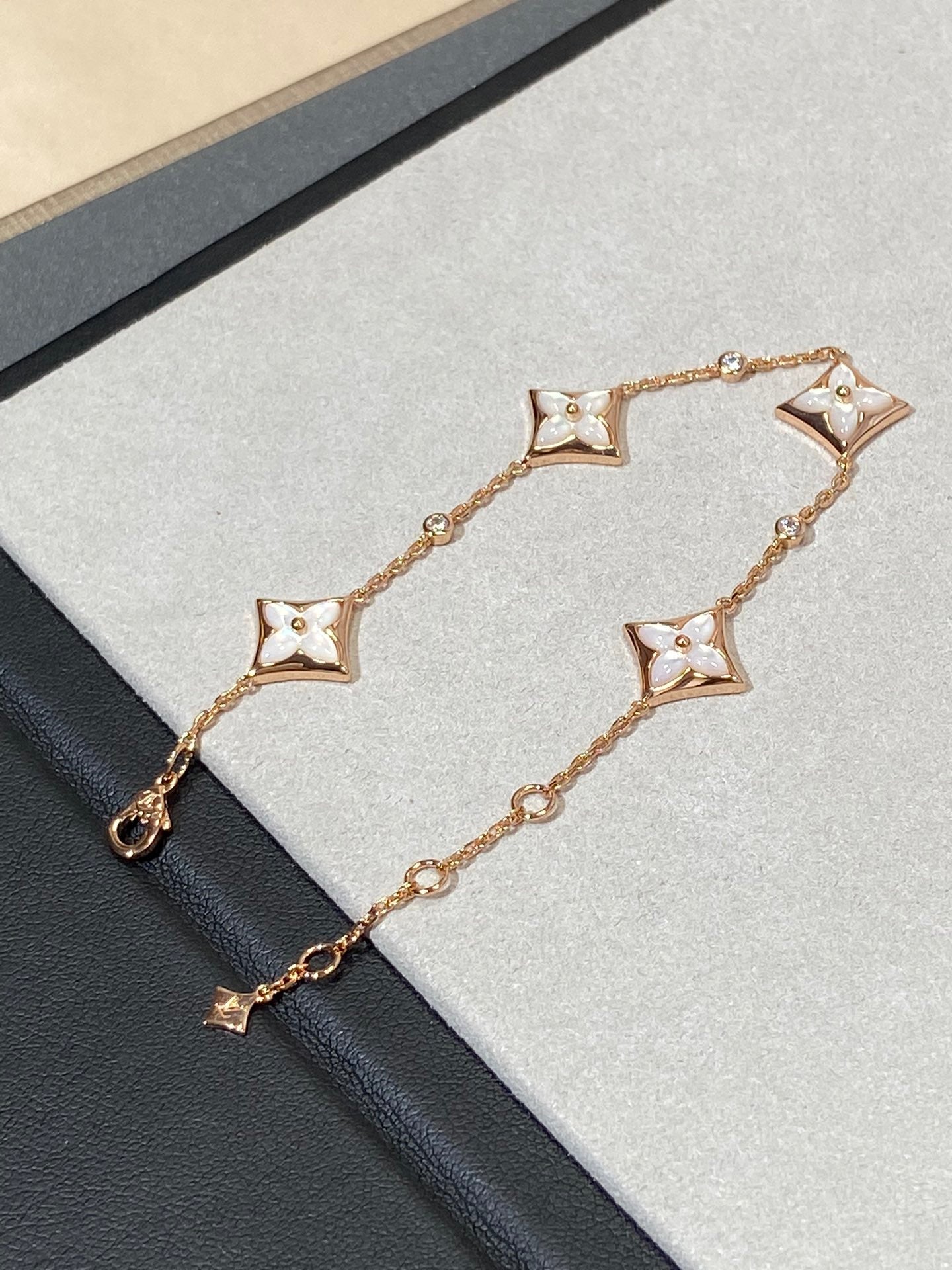 [Basjewels]STAR 4 MOTIF MOP DIAMOND PINK GOLD BRACELET