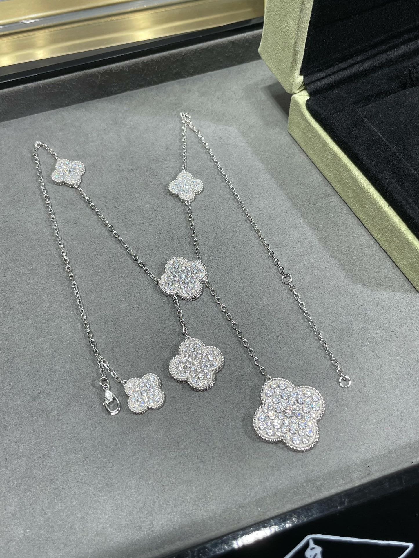 [basloveJW]CLOVER 6 MOTIF DIAMOND PAVED NECKLACE