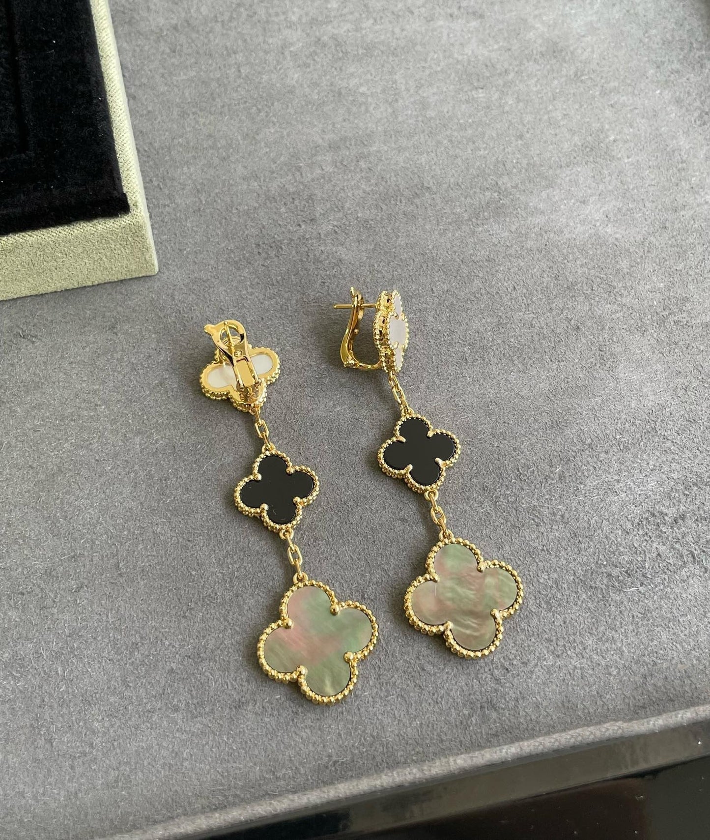 [basloveJW]CLOVER 3 MOTIF MOP ONYX DARK MOP PINK GOLD EARRINGS