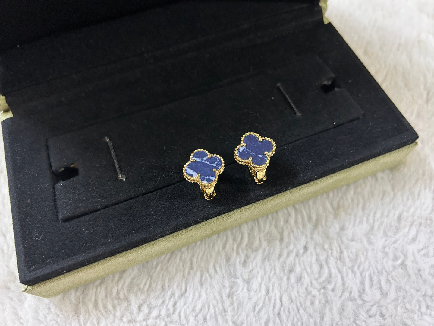 [basloveJW]CLOVER PIETERSITE MEDIUM STUD EARRINGS