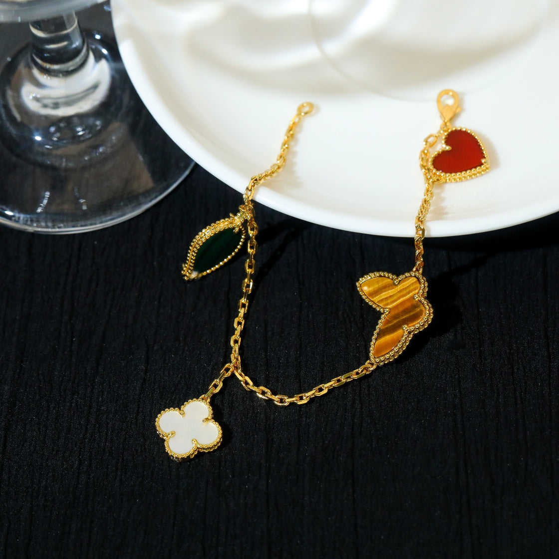 [basloveJW]LUCKY SPRING 5 MOTIF GOLD BRACELET