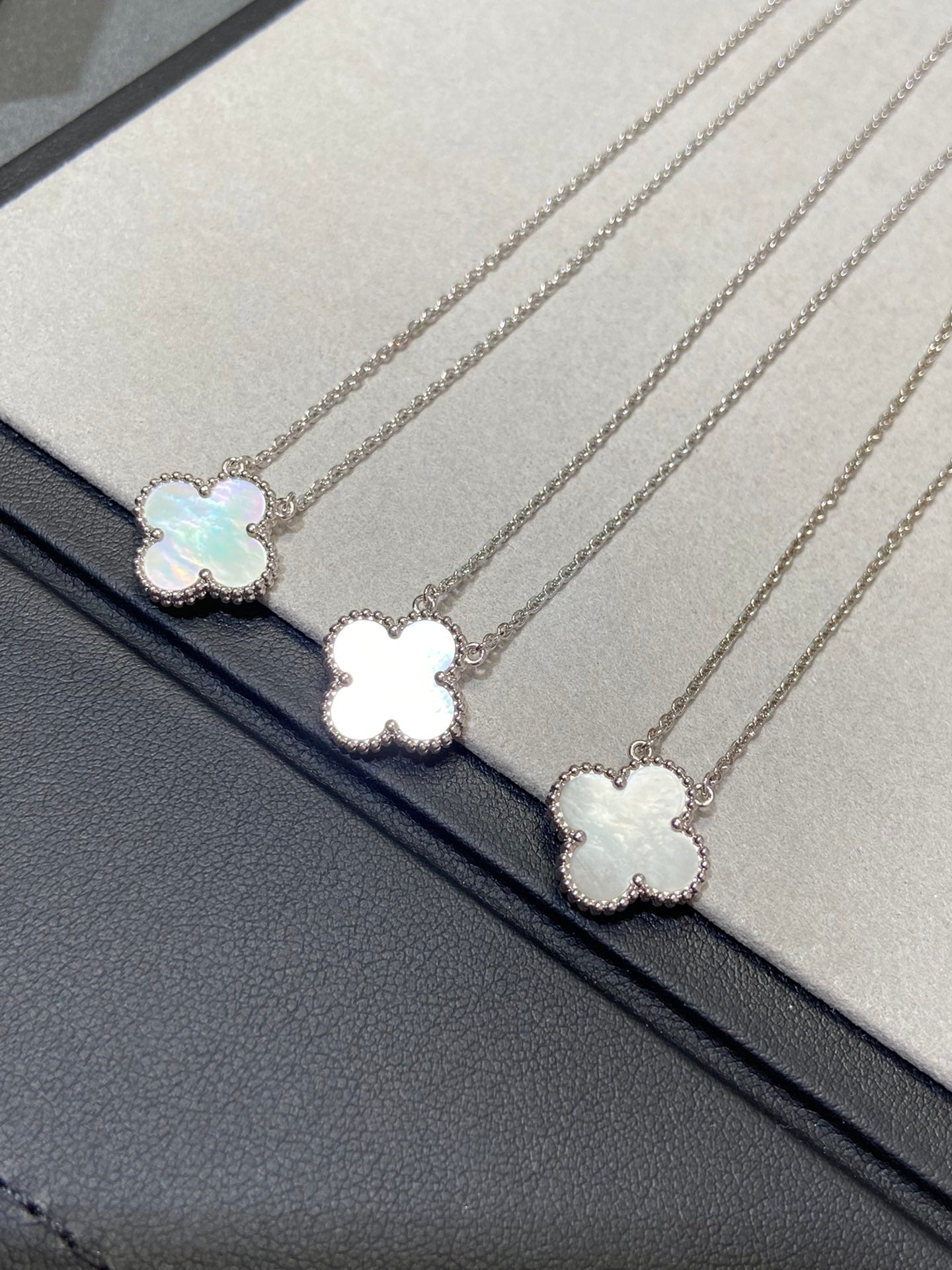 [basloveJW]CLOVER 15MM WHITE MOP NECKLACE