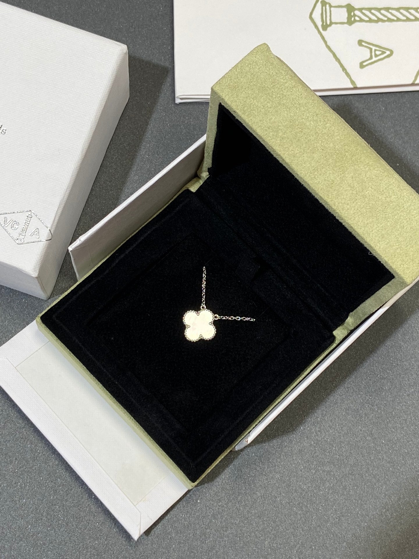 [basloveJW]CLOVER 15MM WHITE MOP NECKLACE