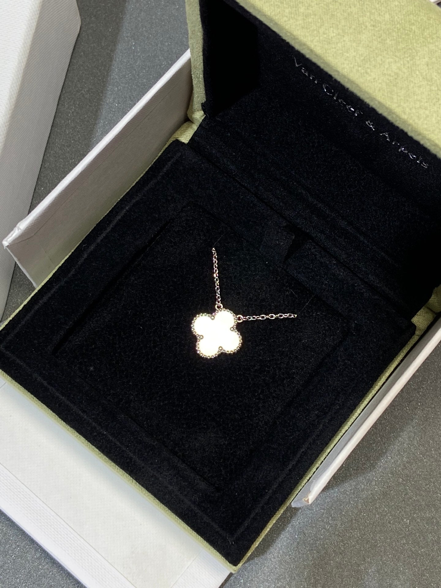 [basloveJW]CLOVER 15MM WHITE MOP NECKLACE