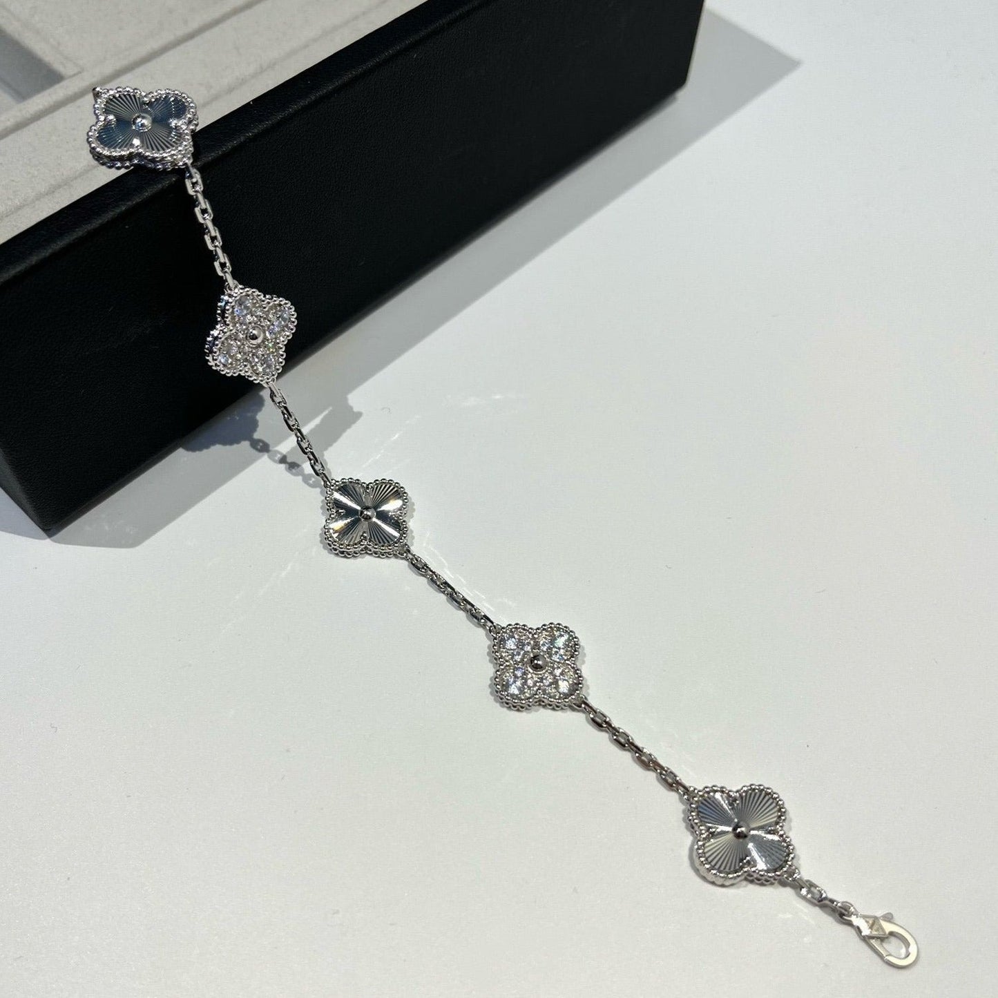 [basloveJW]CLOVER 5 MOTIF SILVER DIAMOND BRACELET