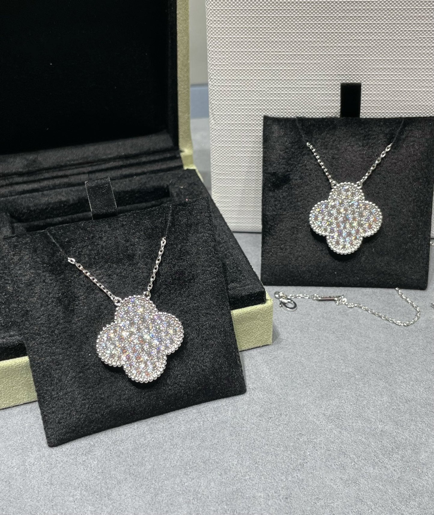 [basloveJW]CLOVER 25MM LARGE PENDANT DIAMOND PAVED SILVER NECKLACE