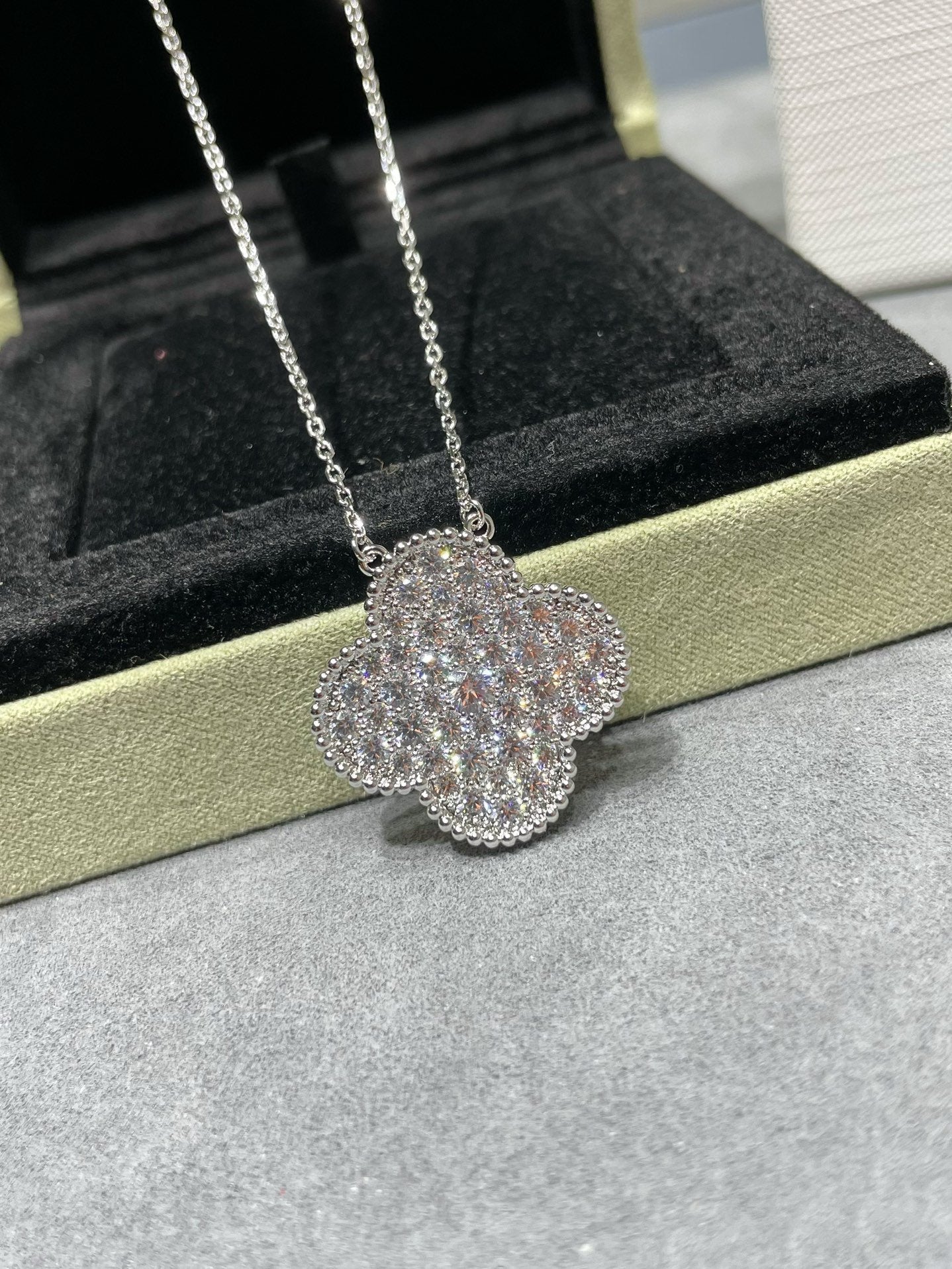 [basloveJW]CLOVER 25MM LARGE PENDANT DIAMOND PAVED SILVER NECKLACE