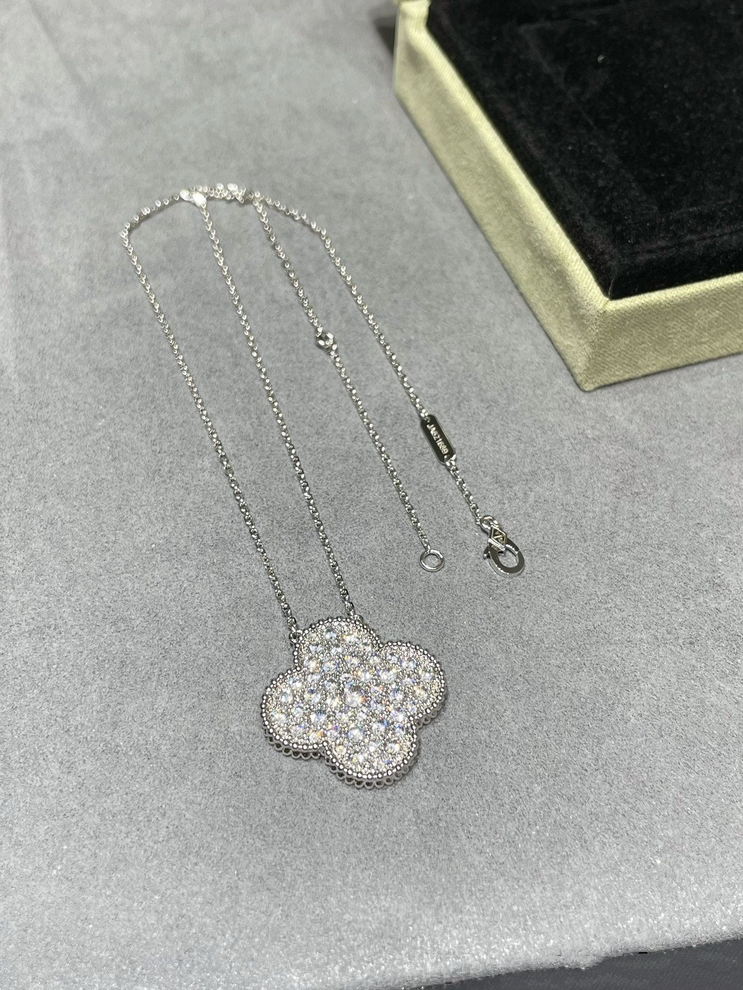 [basloveJW]CLOVER 25MM LARGE PENDANT DIAMOND PAVED SILVER NECKLACE