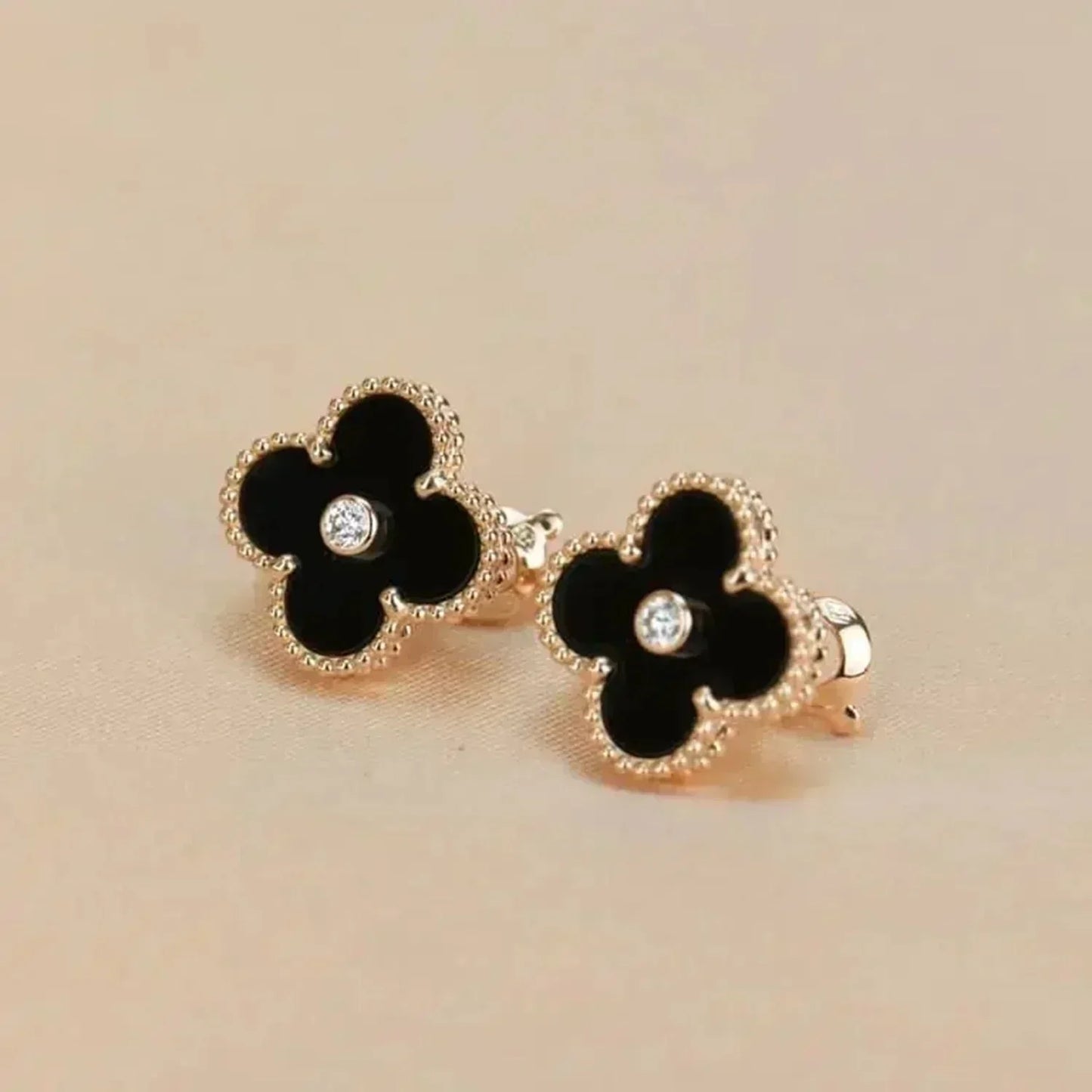 [basloveJW]CLOVER MEDIUM 1 MOTIFS ONYX DIAMOND EARRINGS