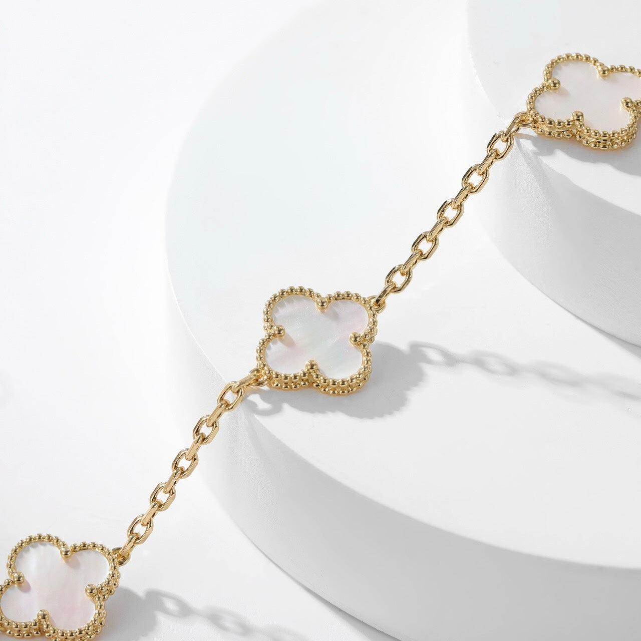 [Basjewels]CLOVER 10 MOTIFS WHITE MOTHER OF PEARL NECKLACE