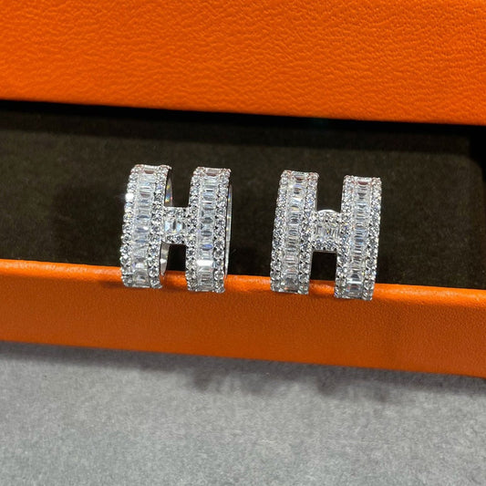 [Basjewels]H STUD EARRINGS WITH SILVER DIAMONDS