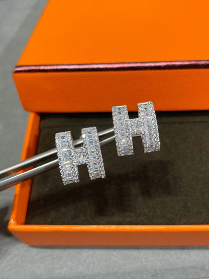 [Basjewels]H STUD EARRINGS WITH SILVER DIAMONDS