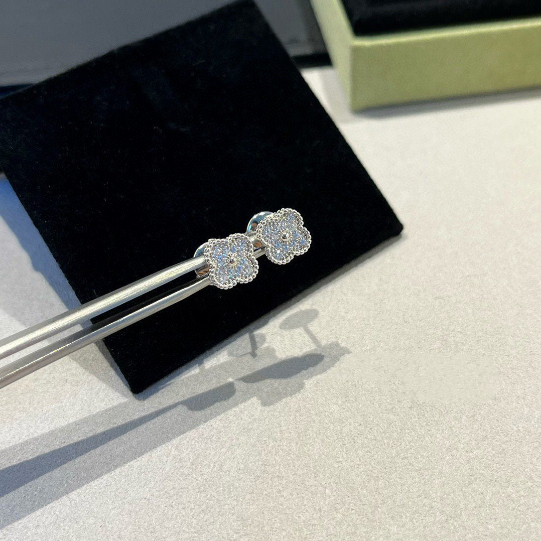 [basloveJW]CLOVER MINI DIAMOND STUD EARRINGS