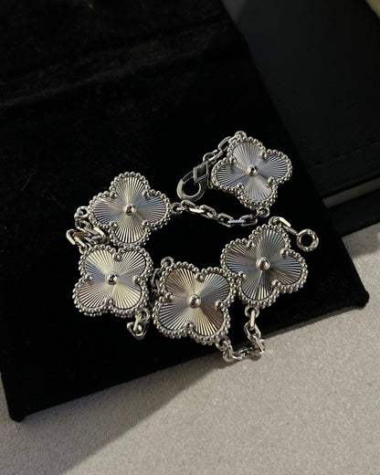 [basloveJW]CLOVER SILVER 5 MOTIFS BRACELET