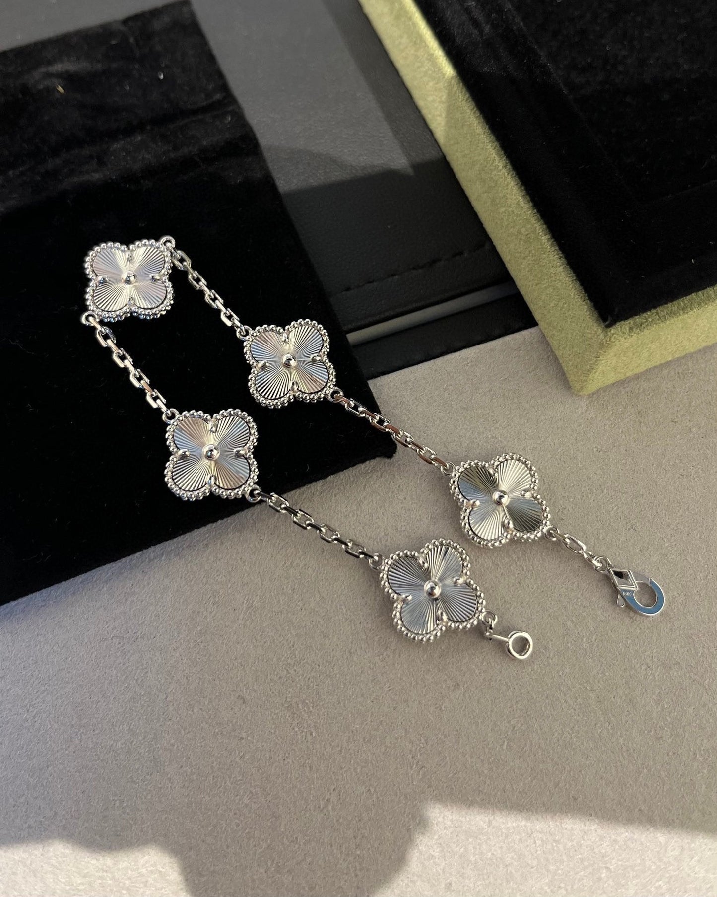 [basloveJW]CLOVER SILVER 5 MOTIFS BRACELET