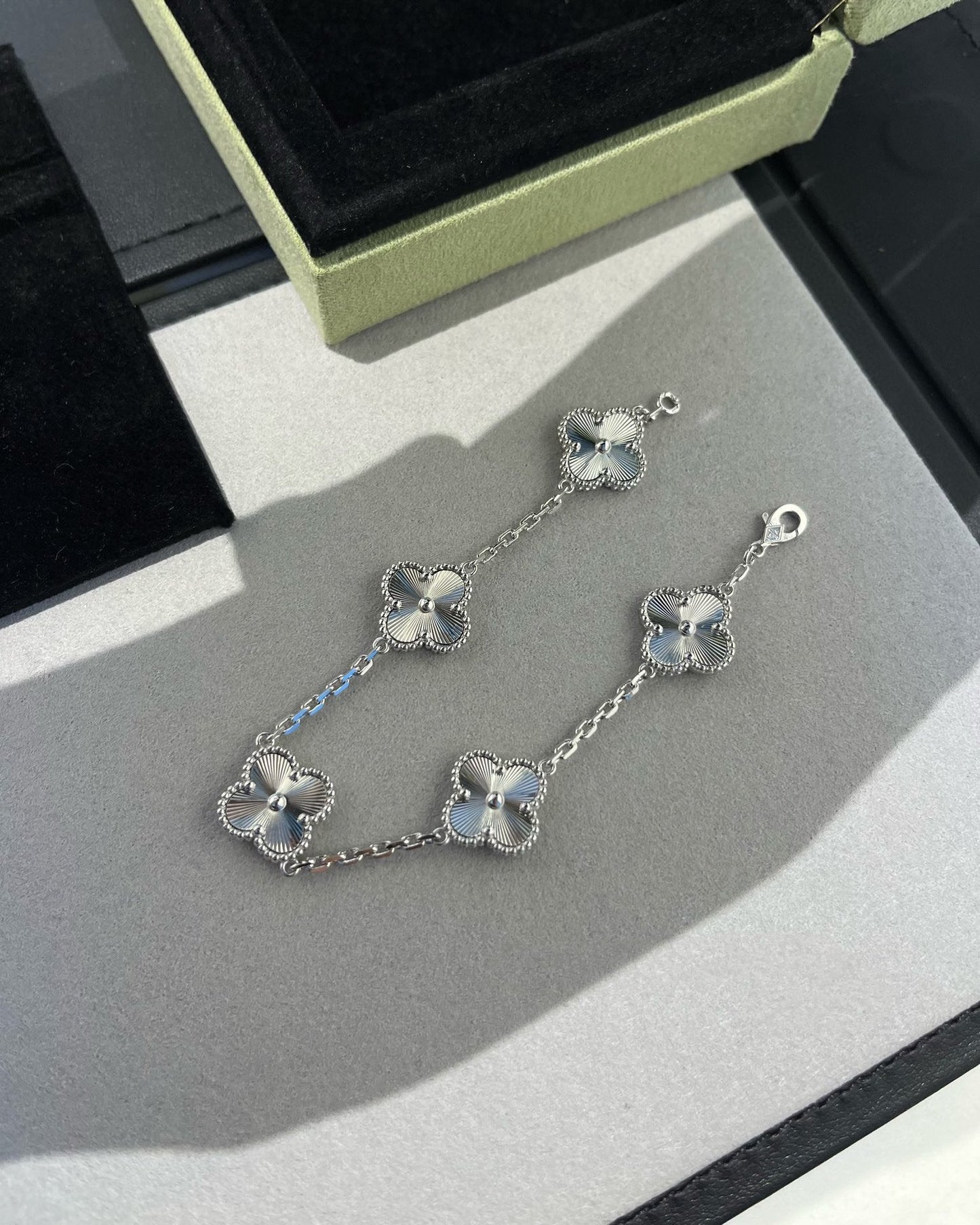 [basloveJW]CLOVER SILVER 5 MOTIFS BRACELET